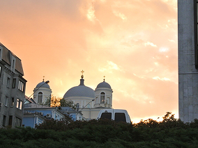 catedral y de fondo el atardecer